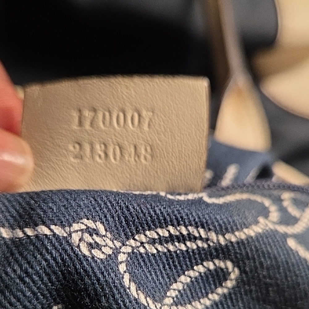 Gucci Navy and Cream Logo Tote - Picture 7 of 8